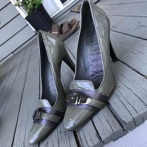 Gucci heels with satin and buckle detail